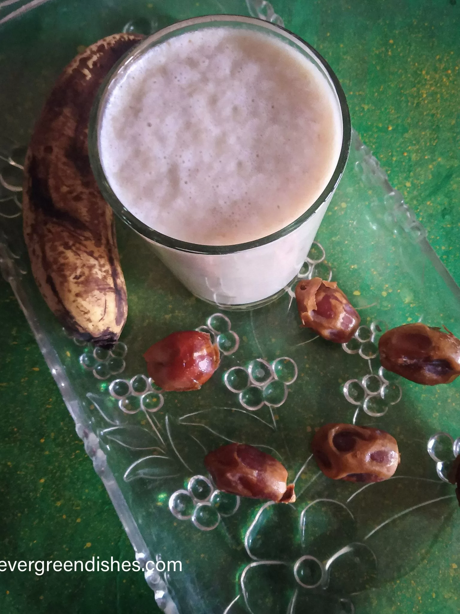 Banana Date Milkshake